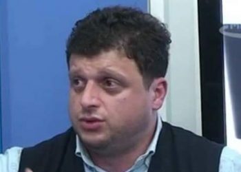 კარფურში ათასობით ადამიანს უშვებენ და საფლავზე 10 ადამიანსაც არა! – ნიკა ნარსია, რომელიც გუშინ სასაფლაოზე დააკავეს, გაათავისუფლეს