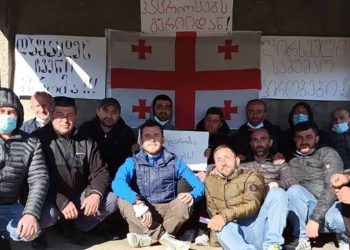 “ვითხოვთ ხელფასის 150 ლარით გაზრდას” – გაფიცვის მე-10 დღე ოზურგეთში