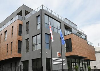 ბოლნისის რაიონულმა სასამართლომ სრულად გაიზიარა ბრალდების მხარის მიერ წარდგენილი მტკიცებულებები და 14 წლის ასაკს მიუღწეველი პირის მიმართ სექსუალური ხასიათის სხვაგვარი ქმედების ჩადენის ფაქტზე ს.ა. დამნაშავედ ცნო.