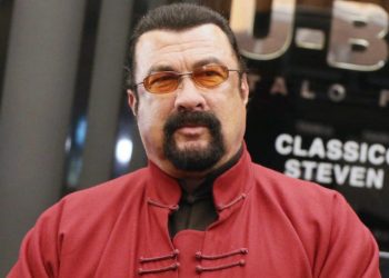 სტივენ სიგალი რუსული პარტიის წევრი გახდა