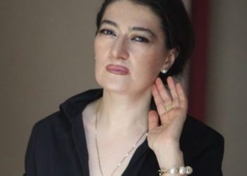 ამდენი “ნაკურთხი მორწმუნე ბულბული” ინტიმურ თემებზე მოსაუბრე, ამ ქვეყანაში რომ არის, მგონი სხვაგან არსად! – თაკო ჩარკვიანი