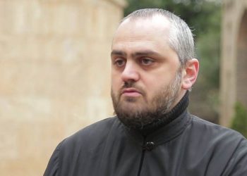 “მიტროპოლიტის რეზიდენციაშია  მღვდელს სცემეს! და ძალადობრივად დააჩოქეს…” – ლევან ტატურაშვილი