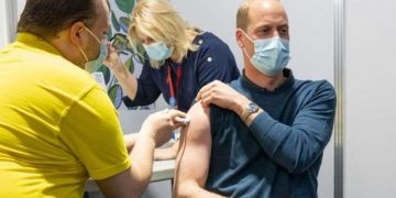 პრინცი უილიამი კორონავირუსის საწინააღმდეგო ვაქცინით აიცრა