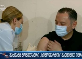 ვახტანგ გომელაური „სინოფარმით“ პირდაპირ ეთერში აიცრა