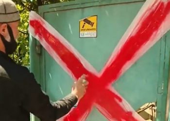 “დავბლოკავთ აქაურობას” – აქტივისტებმა ენკას ოფისი “დალუქეს”