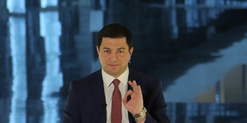 ის ხალხი ლაპარაკობს აქ ვაქცინების დაგვიანებაზე, ვინც კბილები ამოუღეთ ხანდაზმულ ადამიანებს? – არჩილ თალაკვაძე