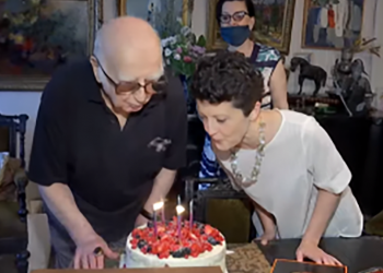 (ვიდეო) – როგორ მიულოცა თეა წულუკიანმა რეზო ამაშუკელს დაბადების დღე