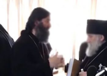 „ვლოცულობ, მკერდი მალე გაგაზერდოს“ – რა მესიჯი მისწერა მეუფემ 14 წლის გოგოს – მრევლი მეუფეს ადანაშაულებს