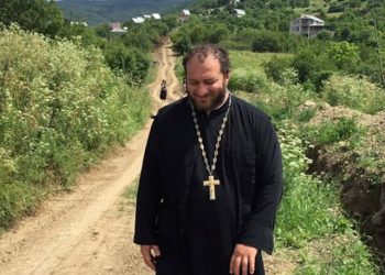 ვფიქრობ, რომ ელექტრო რაღაც არის ამ წამალთან და ამ ნემსთან ერთად შეყვანილი – მამა ანტონი