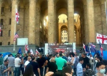 პარლამენტთან აქცია „არა ოკუპანტის ამნისტიას“ იმართება