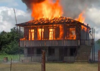 8 წლის ბავშვის გაუპატიურებაში ბრალდებული მამა-შვილის სახლს ცეცხლი წაუკიდეს