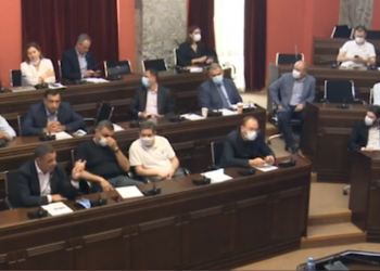 ხმაური იურიდიულ საკითხთა კომიტეტში – პროტესტის ნიშნად ოპოზიციამ დარბაზი დატოვა