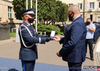 პოლონეთის შს მინისტრმა გიორგი გამსახურდია ორგანიზებულ დანაშაულთან ბრძოლაში შეტანილი წვლილისთვის საიუბილეო მედლით დააჯილდოვა