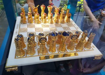 ნონა გაფრინდაშვილმა მესის ოქროს ჭადრაკი აჩუქა