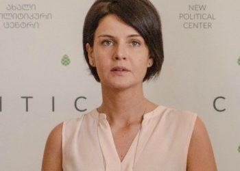 ვის აწყობს, რომ არ ავიცრათ და კოვიდმა ამოგვწყვიტოს? და რა ხეირი რომ ამოვწყდეთ? – ნინო დარსაველიძე