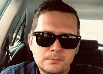 “დღეს ისე როგორც არასდროს ღარიბაშვილი თავის სიძლიერის პიკზეა! და ეს თქვენი დამსახურებაა ჯიბის ჟურნალისტებო!” – ლადო სადღობელაშვილი