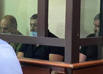 მედიაზე ძალადობაში ბრალდებულ სამ პირს პატიმრობა შეეფარდა