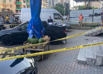 ბათუმში ქალი მე-13 სართულიდან გადმოვარდა და ავტომობილს დაეცა