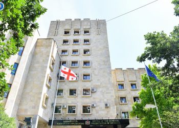 პროკურატურამ წყალტუბოს მუნიციპალიტეტში მომხდარ საგზაო-სატრანსპორტო შემთხვევის ფაქტზე, რომელსაც ადამიანის სიცოცხლე ემსხვერპლა, ორ პირს ბრალდება წარუდგინა