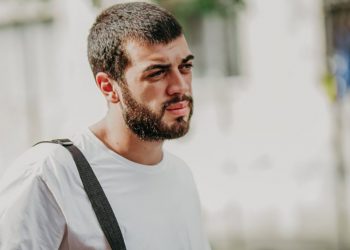 “მკვლელებს ემსახურებით, ნაც.სექტა ხართო და გინებაც მოაყოლეს… სამარცხვინო ხალხი ხართ…” – ტვ პირველის ჟურნალისტი