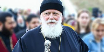 “პიპიიპ, ხელით გეხები კი არა, დავაპიპინე…” – მეუფე ანტონი ჟურნალისტს