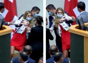 (ვიდეო) – პაპუაშვილმა ბოკუჩავა ხელში აიყვანა და ძალის გამოყენებით გაარიდა ტრიბუნას