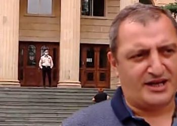 (ვიდეო) – “დავამტკიცებ, რო შეგეშალათ…” – ჟურნალისტებზე თავდასხმის ბრალდებით დაკავებულის ადვოკატი