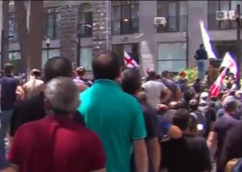 „თბილისი პრაიდის“ კონტრაქციის მონაწილეები მოძრაობა „სირცხვილიას“ ოფისში შეიჭრნენ