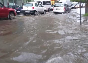 ბათუმში, ძლიერი წვიმის შემდეგ, ათამდე ქუჩა დაიტბორა