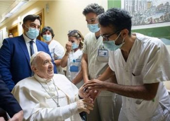 რომის პაპი ოპერაციის შემდეგ საავადმყოფოდან გაწერეს