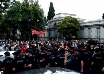 დაპირისპირება პარლამენტთან – რუსთაველის გამზირი გადაკეტილია