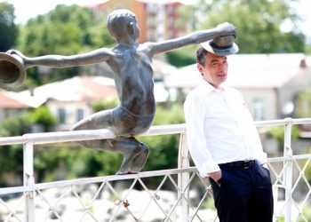 „ამბრედუზო მედუზო“ – რეაქციები გახარიას ფოტოზე