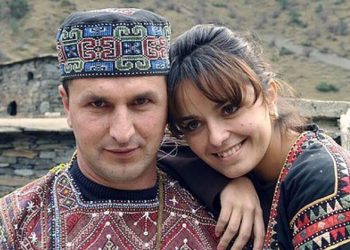 “ხო, თეო… უნდა ამოვიდე დღეს… კიდევ ერთხელ უნდა ვიგრძნო ჩემი სიმცირე თქვენი არყოფნის გამო!!!” – გელა დაიაური