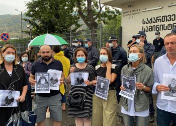 გადადგეს პრემიერი, დაისაჯონ მოძალედეები – მედიის  აქცია შსს-სთან