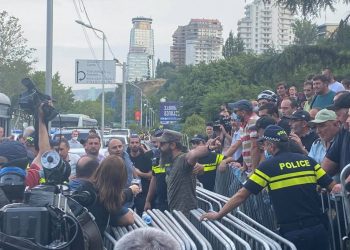 11 დაკავებული და კვლავ დაძაბული ვითარება – რა ხდება პრაიდის ღონისძიების პარალელურად?