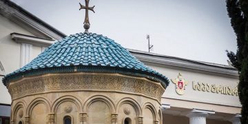 უკრაინიდან ჩამოსულ სტუმრებს, მსახურების მშობლიურ ენაზე შესრულების საშუალება მივეცით – საპატრიარქო სვეტიცხოველში რუსულენოვან გალობაზე