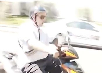 პირი, რომელიც სკუტერით ხალხის მასაში შევარდა, დააკავეს