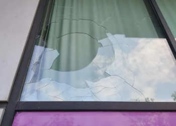 ქუთაისში მოძრაობა “სირცხვილიას” ოფისის მინა ჩაამსხვრიეს