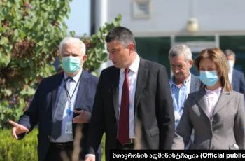 “ბოდიშით ავიცრათ? გამოგათრიოთ სკამებიანად? უნამუსოებო, მატყუარებო… გვაპატიეთ რომ ვაქტიურობდით, მეორედ აღარ ვიზამთ” – მოქალაქეების კომენტარები