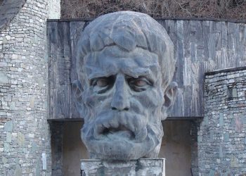 “მივმართავ მედიას!!! ერთი დღე ვაჟათი დაკავდნენ! ვემზადებით 14 ივლისისთვის და აქაურობას გავანათებთ ვაჟათი!” – ლელა რაზიკაშვილი