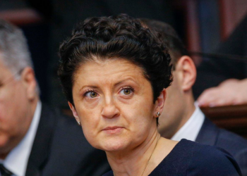 (ვიდეო) – “ჩემ მეუღლეს თავი დაანებეთ, ქალებო” – თეა წულუკიანი