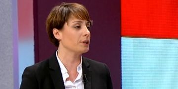 (ვიდეო) – “გაგიხეთქავ მაგ თავს…” – ელენე ხოშტარია პოლიციას