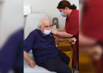 ვაჟა აზარაშვილი კორონავირუსის ვაქცინით აიცრა