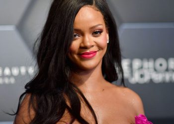 რიანა მსოფლიოში უმდიდრესი ქალი მომღერალი გახდა