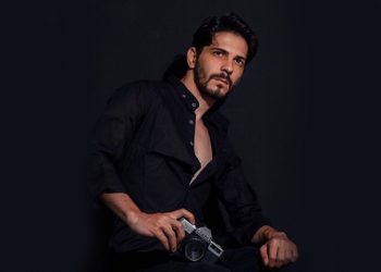 „ხანძრის გაჩენის პასუხისმგებლობა ტერორისტებმა უკვე აიღეს… ლტოლვილთა რიცხვი იზრდება… მთავრობა არაფერს აკეთებს, გაჭირვებულ ხალხს მხოლოდ ჩაის ურიგებს“