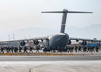 ავღანეთიდან ევაკუირებულმა ქალმა თვითმფრინავში იმშობიარა