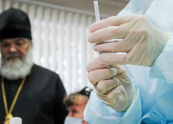 რუსეთში, ჩელიაბინსკში ვაქცინაციის პროცესი ტაძარში ჩაატარეს