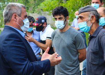 წინასაარჩევნო კამპანიის ფარგლებში, ხულოს მერობის კანდიდატი ვახტანგ ბერიძე მოსახლეობასთან შეხვედრებს მართავს