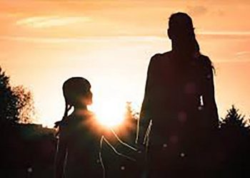 “მამაჩემი რომ არ დაეჭირათ, დედაჩემმა გამყიდა…” – 50 წლის შემდეგ, ქალი მშობლებს ეძებს