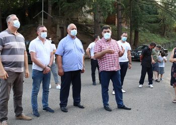 „ქართული ოცნების“ ზესტაფონის მერობის კანდიდატი ვასილ გველესიანი მოსახლეობასთან შეხვედრებს განაგრძობს